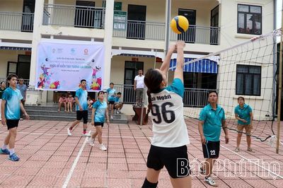 Giải bóng chuyền hơi 'Khỏe để kiến tạo tương lai xanh'