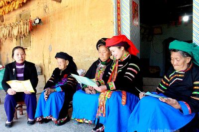 Cầu nối ý Đảng - lòng Dân