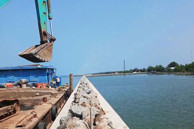 Cà Mau tăng tốc các dự án kè biển, đê biển trước mùa mưa bão