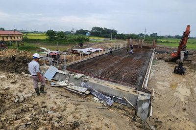 Chạy đua trước mùa mưa lũ, trạm bơm khẩn cấp ở Bắc Ninh thi công ra sao?