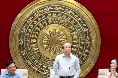 Chủ nhiệm Ủy ban Pháp luật và Tư pháp Phan Chí Hiếu tiếp Đoàn đại biểu Hội Nông dân Việt Nam tỉnh Cà Mau