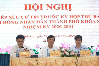 Chủ tịch HĐND TP. Hồ Chí Minh Võ Văn Minh tiếp xúc cử tri trước Kỳ họp thứ 3