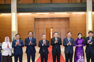 Chủ tịch Quốc hội Trần Thanh Mẫn tiếp lãnh đạo các thành phố ASEAN