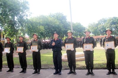 Trung đoàn CSCĐ số 10 bế giảng khóa huấn luyện chiến sĩ mới