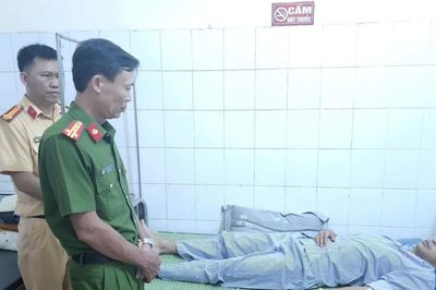 Thăm hỏi, động viên cán bộ CSGT bị thương khi làm nhiệm vụ