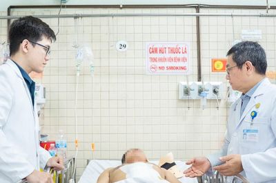 Nỗ lực cứu sống nạn nhân bị thương nặng trong vụ tai nạn trên cao tốc