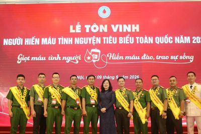 Tôn vinh 100 tấm gương tiêu biểu về lòng nhân ái