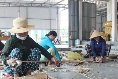 Người dân bên phá Tam Giang 'giữ lửa' nghề mây tre đan truyền thống