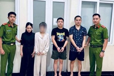 Phát hiện 2 cô gái có biểu hiện bất thường, công an bắt khẩn cấp Lê Văn Hào và Đặng Ngọc Tiệp