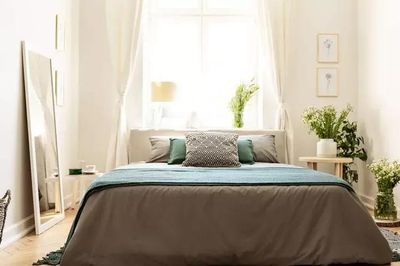 Đừng biến đầu giường thành 'ổ chứa đồ': 6 vật dụng quen thuộc có thể âm thầm ảnh hưởng sức khỏe và giấc ngủ