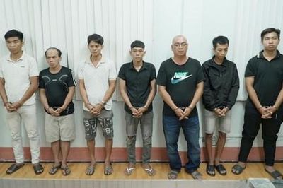 Vụ khiêng quan tài có người sống diễu phố: Khởi tố chủ trại hòm cùng 6 đối tượng liên quan