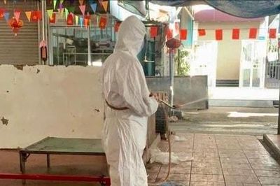 Xã Ngọc Hồi đồng loạt phun khử trùng, tiêu độc phòng, chống dịch bệnh