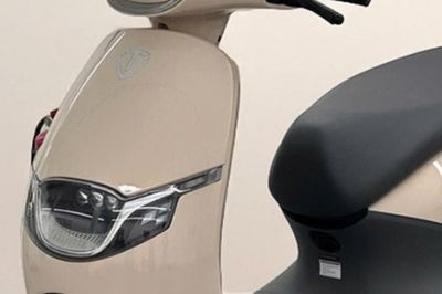 Trải nghiệm xe máy điện giá 20,8 triệu đồng bán ở Việt Nam thiết kế xinh xắn, đi 100 km/lần sạc, rẻ như Wave Alpha