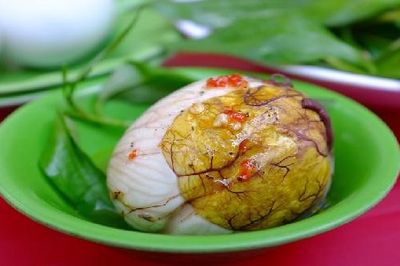 7 nhóm người cần thận trọng khi ăn trứng vịt lộn