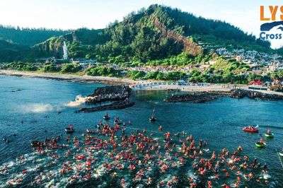 Vượt sóng gió, vượt giới hạn tại Lý Sơn Cross Island 2026 - giải bơi vượt biển khắc nghiệt nhất Việt Nam