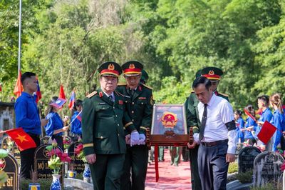 Đưa các anh về với đất mẹ
