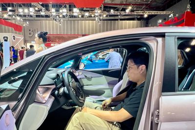 Ô tô nhập khẩu từ Trung Quốc ồ ạt vào Việt Nam