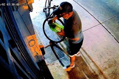 Tạt chất bẩn vào nhà dân vì mâu thuẫn với người bán hủ tiếu