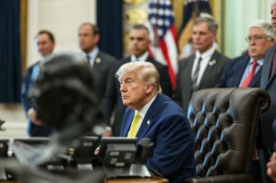 Ông Trump nói Iran sẽ phải 'trả giá' vì đàm phán quá chậm; Nga-Trung lên tiếng về màn đấu hỏa lực giữa Washington và Tehran