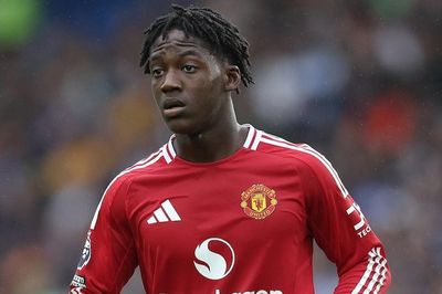 Học theo công thức PSG, Carrick trao vai trò mới cho Mainoo