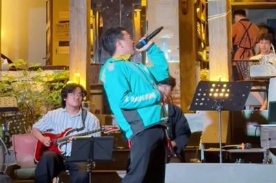 Giọng hát hút 2,2 triệu view của tài xế xe công nghệ
