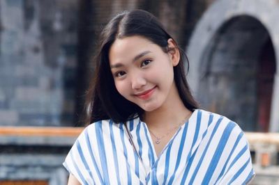 Nữ chính phim Trường Giang làm thủ tục thi tốt nghiệp THPT