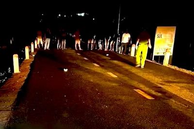 Tự gây tai nạn khiến bạn gái tử vong, nam thanh niên đi xe về nhà lẩn trốn