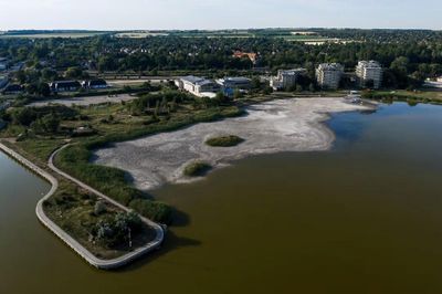 Hồ lớn thứ ba Hungary đang cạn nước với tốc độ đáng lo ngại