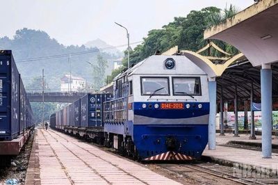 Đề nghị điều chỉnh giảm giá cước vận chuyển hàng hóa liên vận qua ga Lào Cai