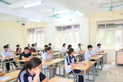 [Ảnh] Kiểm tra đột xuất công tác chuẩn bị kỳ thi tốt nghiệp trung học phổ thông 2026