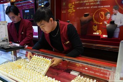 Giá vàng miếng, vàng nhẫn chiều 10/6 tiếp tục rơi, chênh lệch giá mua-bán cao, người mua lỗ chồng lỗ