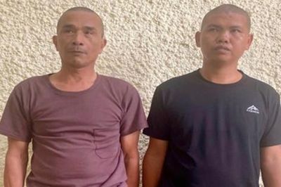 Bỏ 20 triệu đồng vào ô tô của tổ công tác xử lý vụ tai nạn giao thông, 2 người đàn ông bị bắt