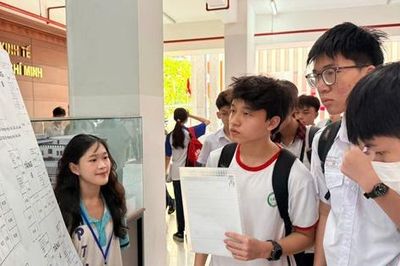 Đáp án thi lớp 10 của Trường Phổ thông Năng khiếu TPHCM xem tại đây