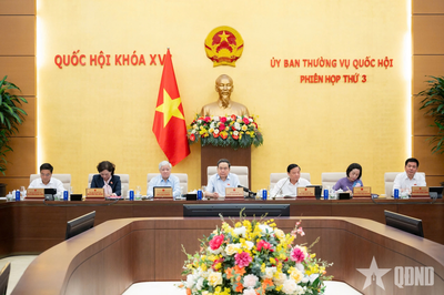 Cử tri và nhân dân phấn khởi trước việc điều chỉnh tăng lương cơ sở, lương hưu và trợ cấp bảo hiểm xã hội