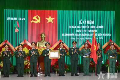 Lữ đoàn Tăng thiết giáp 26 đón nhận Huân chương Bảo vệ Tổ quốc hạng Ba