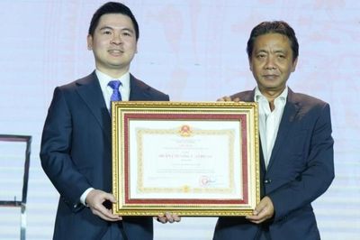 Hà Nội FC đón Huân chương Lao động hạng Nhì