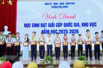 Phường Hòa Khánh tuyên dương, khen thưởng hơn 400 học sinh có thành tích xuất sắc, tiêu biểu