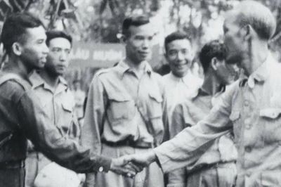 Nhà báo Từ Giấy: Giáo sư Y học - Ngòi bút xuất sắc của quân đội