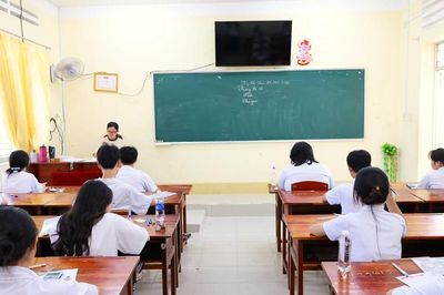 Hành vi sử dụng thiết bị công nghệ cao gian lận trong thi cử sẽ bị xử lý nghiêm