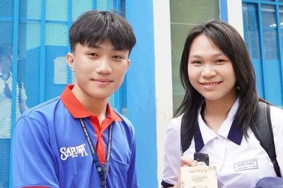 Áo xanh tình nguyện tại TPHCM đồng hành cùng sĩ tử 2k8