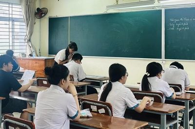 TPHCM có 8 thí sinh đặc biệt được thi ở phòng riêng, có người viết hộ bài