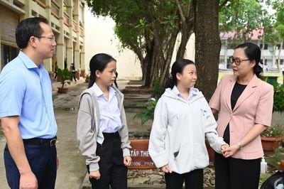 Thứ trưởng Nguyễn Thị Quyên Thanh chúc thí sinh Tây Ninh vượt vũ môn thành công