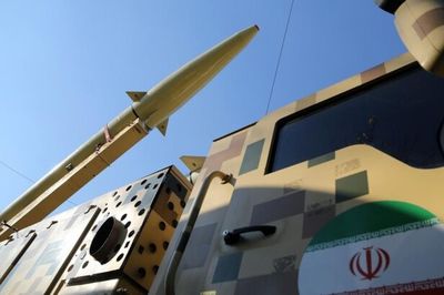 Mỹ tấn công Iran, Tehran trả đũa, Tổng thống Trump vẫn tin tưởng sẽ có thỏa thuận