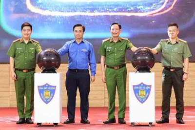 Tuổi trẻ Cảnh sát Cơ động ra mắt công trình thanh niên 'AI chiến sĩ mới'