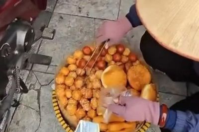 Hà Nội: Xác minh thông tin du khách bị 'chặt chém' 420 nghìn đồng cho 10 chiếc bánh rán
