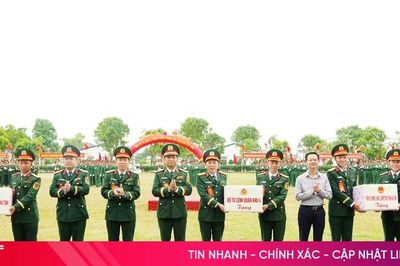 Trung đoàn 841 và Tiểu đoàn Huấn luyện - Cơ động tổ chức lễ tuyên thệ chiến sĩ mới