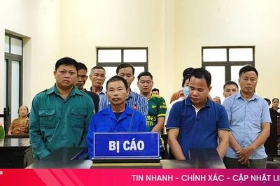 Đánh bài liêng sau tiệc tất niên, 11 bị cáo lĩnh án