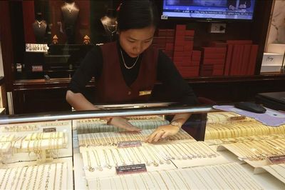 Giá vàng SJC tuột mốc 140 triệu đồng/lượng