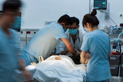 Cứu sống bệnh nhân Campuchia chấn thương sọ não nguy kịch sau tai nạn