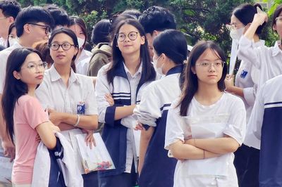 Hơn 1,2 triệu sĩ tử làm thủ tục dự thi tốt nghiệp THPT 2026: Hồi hộp trước giờ 'vượt vũ môn'